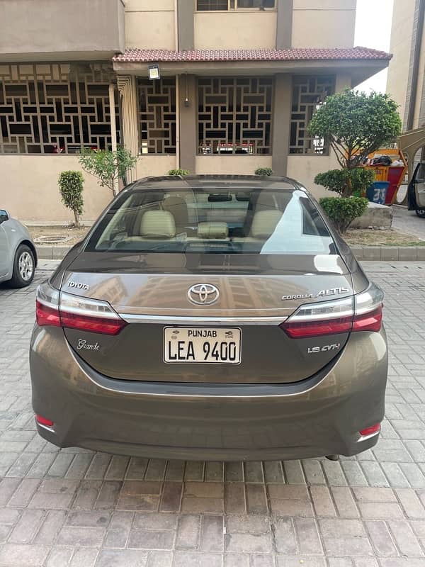 Toyota Altis Grande 2015 1