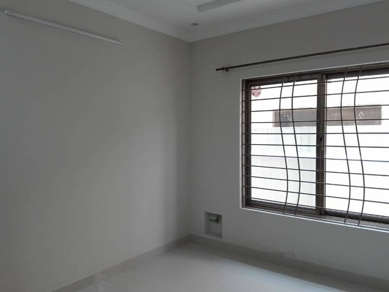 Stunning Prime Location Lower Portion Is Available For rent In New Lalazar 3