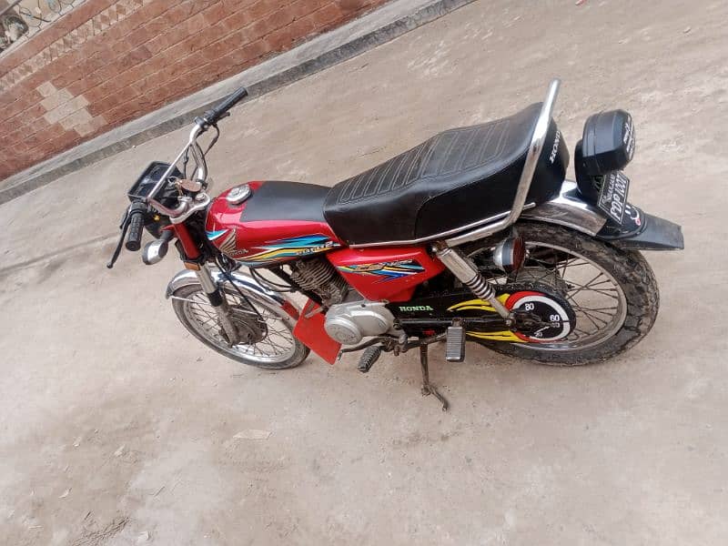 Honda 125 2018 faisalabad numbar 6