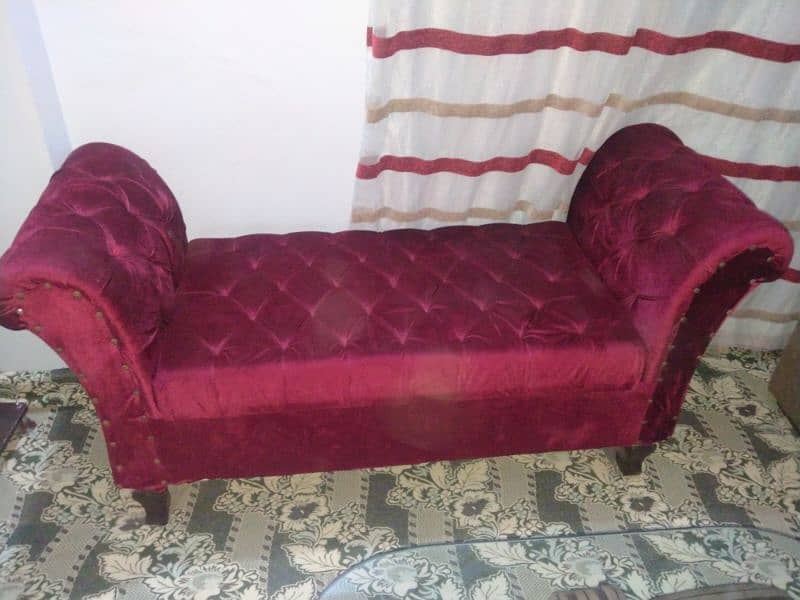 red sofa set 0