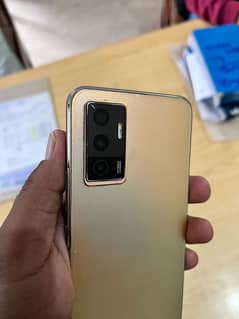 vivo v23e Goldens color 8+4 Ram 128 Gb Memory