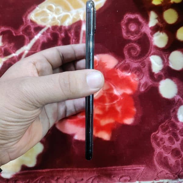 i phone xs Max 64gb Nonpata Back Crack 3