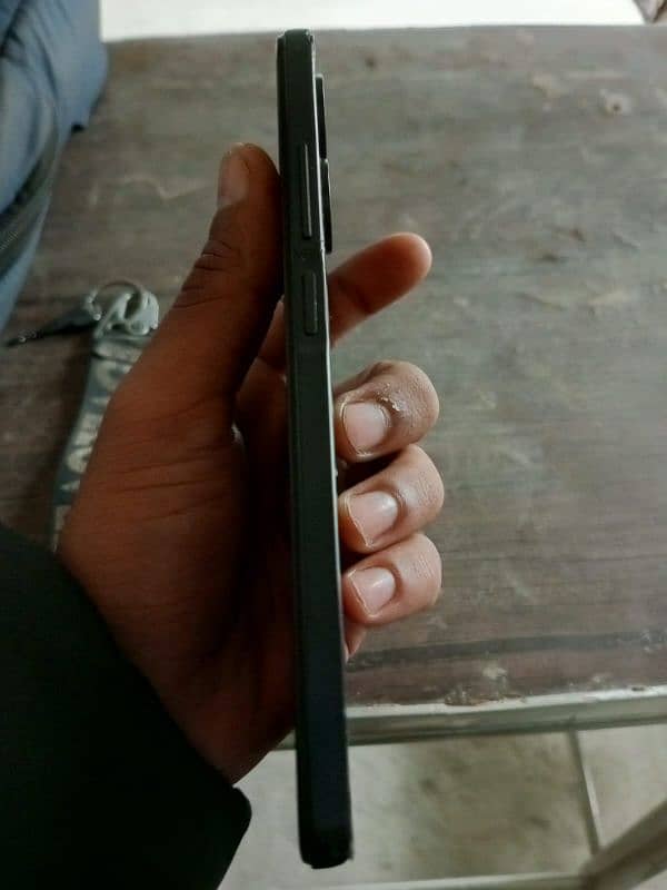 Infinix Hot 30 8+8/128GB in Black for sell 4