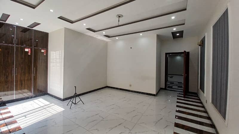 Centrally Located Lower Portion Available In Allama Iqbal Town For Rent 5