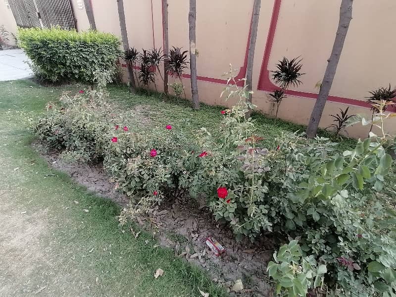 Upper Portion Of 10 Marla Available For rent In Allama Iqbal Town - Raza Block 8