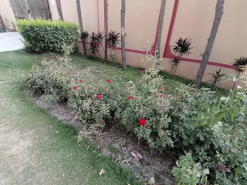 Upper Portion Of 10 Marla Available For rent In Allama Iqbal Town - Raza Block 9