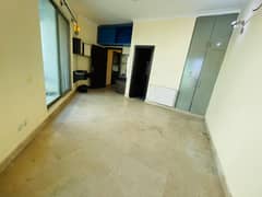 F-11 Markaz 3 Bed Unfurnished Flat Available For Rent in Tariq Heights