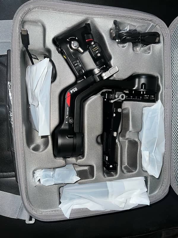 Dji Rs4 gimbal, just box open 1