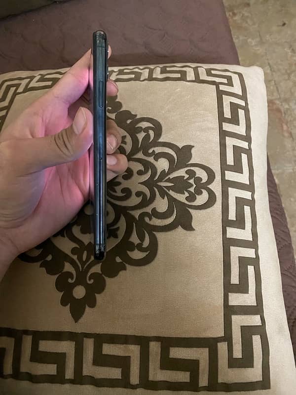 iPhone 11 pro max factory unlocked 2