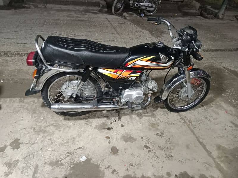 Honda 70.2022 madal 6