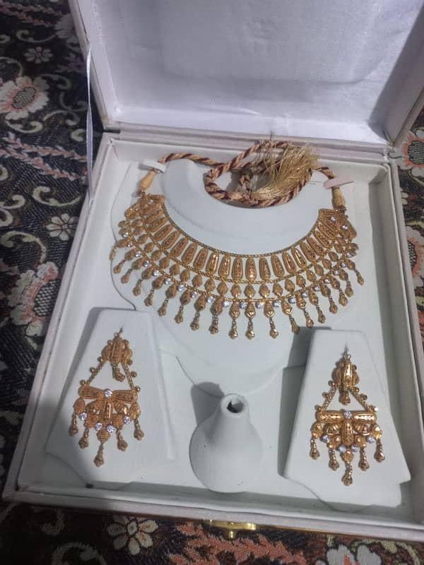 Beautiful Gold necklace 0