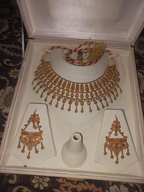 Beautiful Gold necklace 1