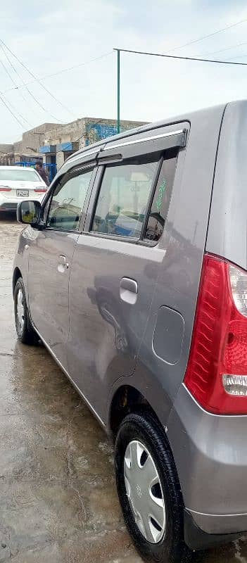 Suzuki Wagon R 2017 12