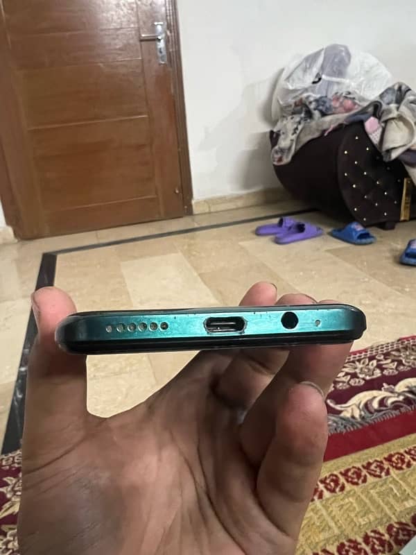 infinix hot 10 inch 10/9 condition 128gb no any type of fauly 2