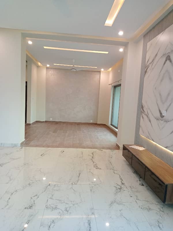 8 Floor Facing Lak Barnd New Apartment Available for Rent in Askari 11 Lahore 2