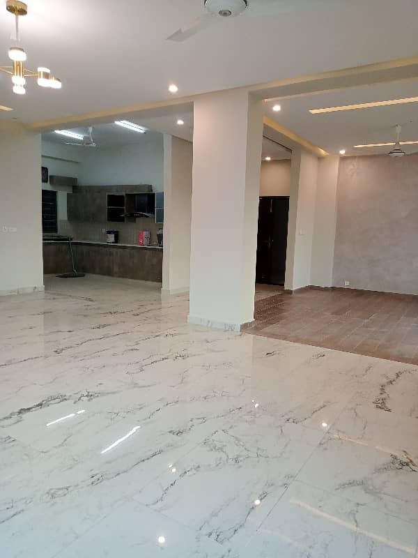 8 Floor Facing Lak Barnd New Apartment Available for Rent in Askari 11 Lahore 3