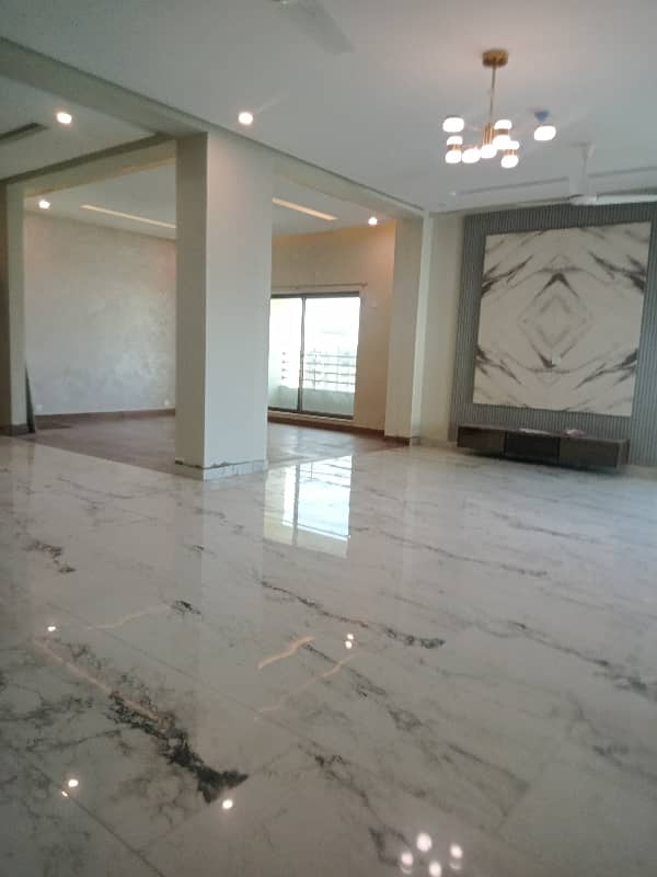 6 Floor Facing Lak Barnd New Apartment Available For Sale in Askari 11 Lahore 2