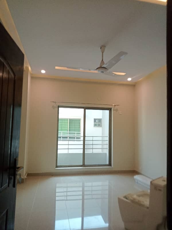 6 Floor Facing Lak Barnd New Apartment Available For Sale in Askari 11 Lahore 7