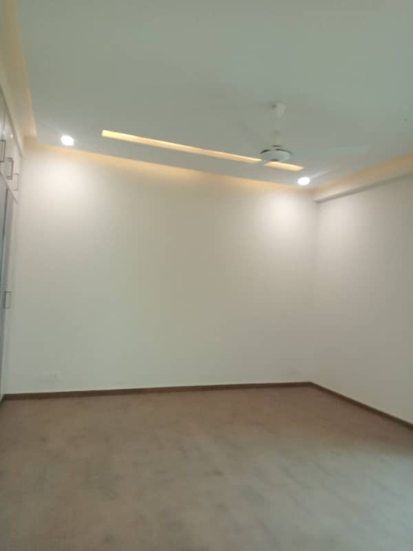 12 Marla 4 Bed Apartment Available For Rent In Askari 11 Lahore 31