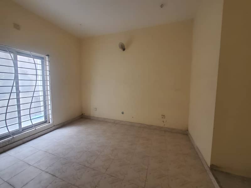 795sq-ft First floor Appartment available for rent in Awami villa 3 2