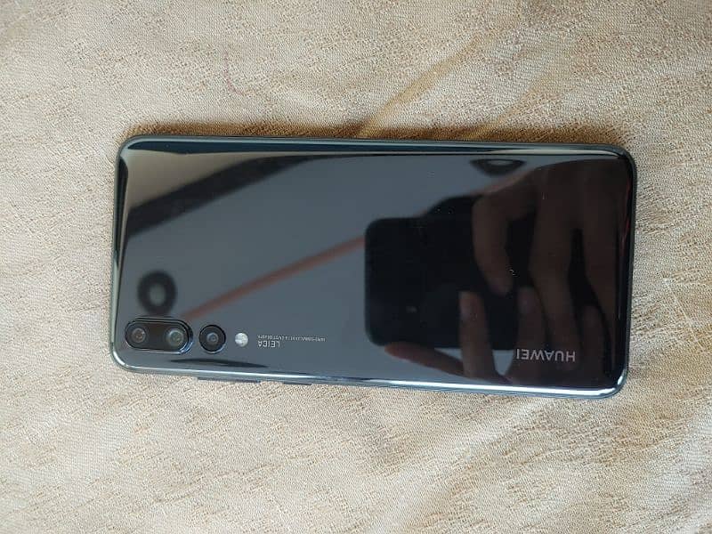 HUAWEI P20 PRO (PTA approved double sim) 5