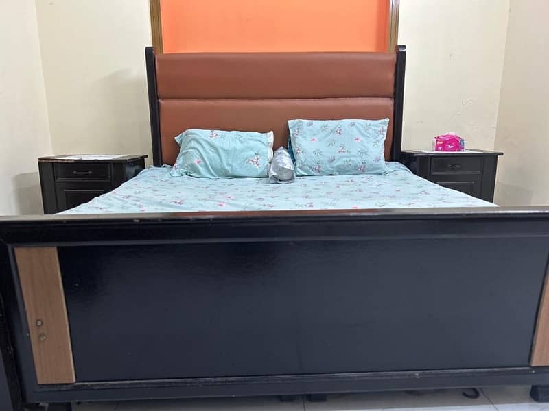 Wooden kingsize bed and diamond foam mattress 3