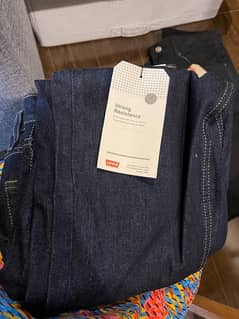 ORIGINAL Levi’s pants !  BRAND NEW ( Tagged ) (34’32 slim fit )