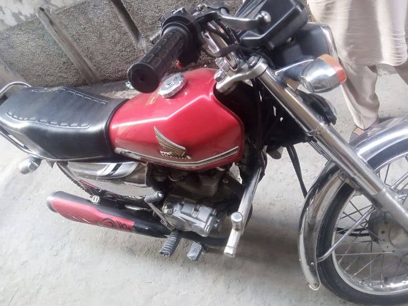 honda bike ha allpanjb nambr laga ha jis bhai ko chiy rabta karay 1