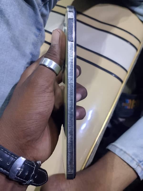 infinix Hot 40 i 10/9 condition available 4