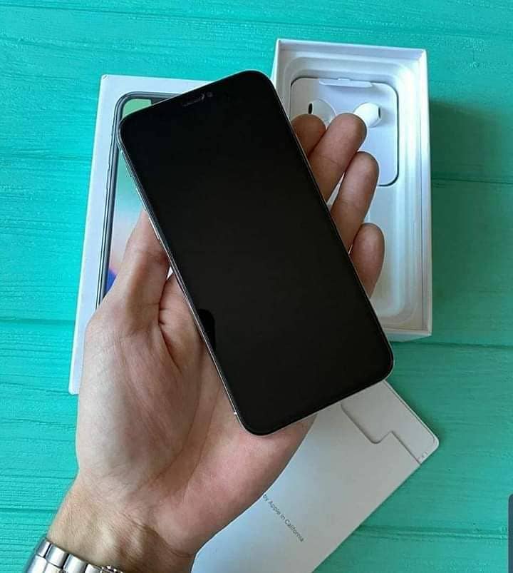 Iphone x pta approved 256gb my whatsapp number ( 0340 5184073 ) 1