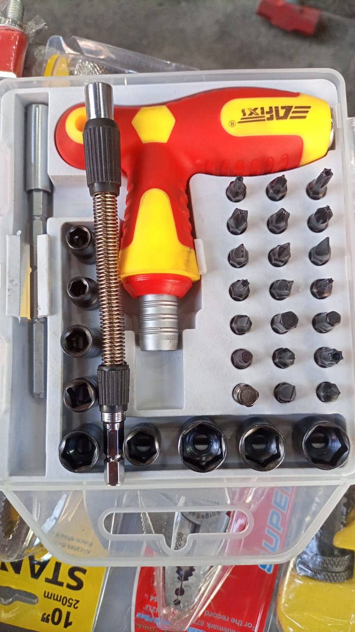 Screw driver set with goti 1