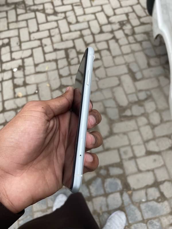 iphone Xr 128 Gb pta dual approved 4