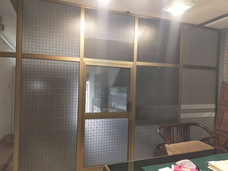 Aluminum partition, sitting benches and examination couch 3