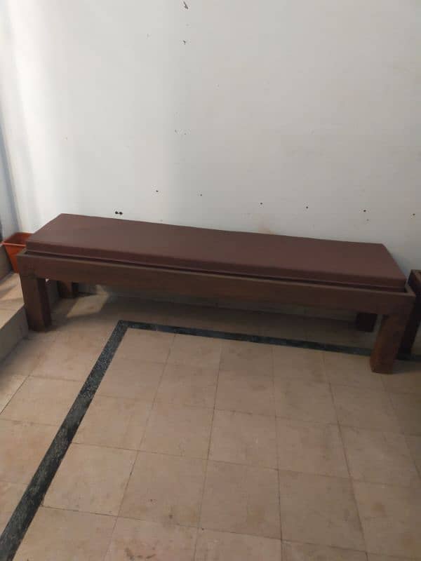 Aluminum partition, sitting benches and examination couch 6