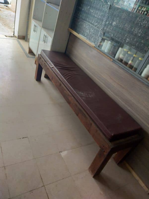 Aluminum partition, sitting benches and examination couch 7