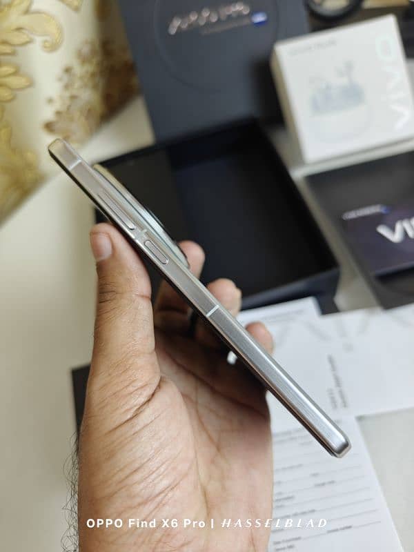 Vivo X200 Pro With Buds Pakistan Official 5