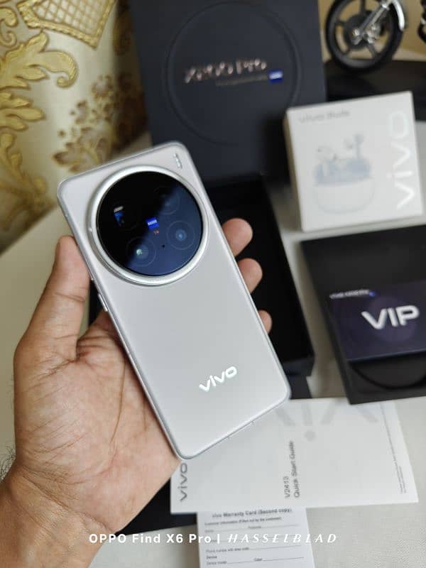 Vivo X200 Pro With Buds Pakistan Official 8