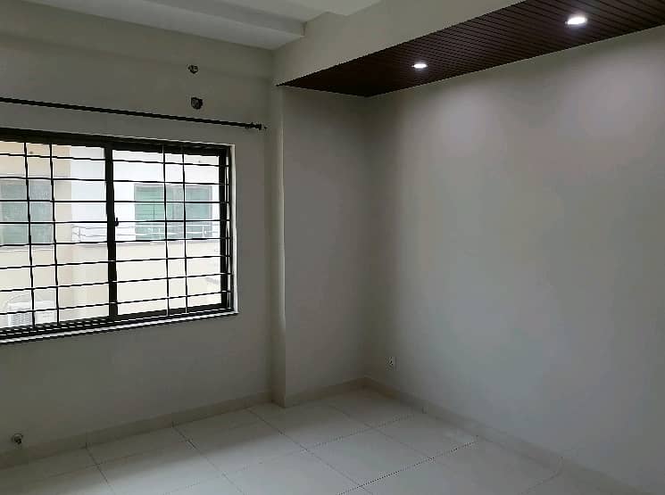 Spacious Flat Is Available For sale In Ideal Location Of Askari 11 - Sector B 0