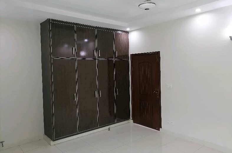 Spacious Flat Is Available For sale In Ideal Location Of Askari 11 - Sector B 2