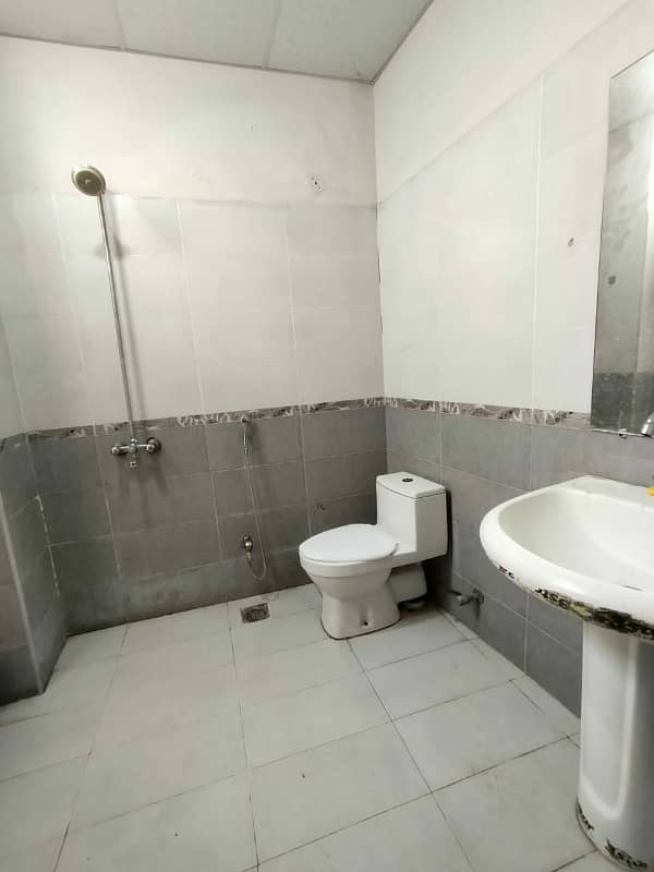 Lower Portion Available For Rent Available And Saprat Bagi 4