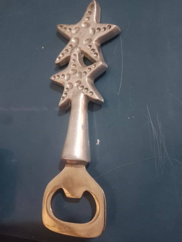 Starfish-shaped metal bottle opener, decorative and functional. 2