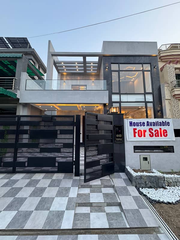 10 MARLA BRAND NEW HOUSE FOR SALE IN PARK VIEW CITY LAHORE 0