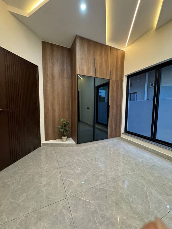 10 MARLA BRAND NEW HOUSE FOR SALE IN PARK VIEW CITY LAHORE 12