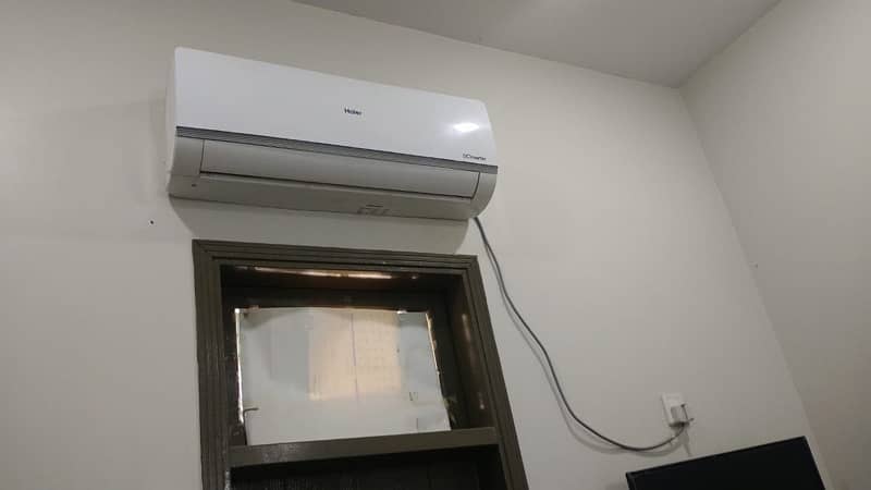 1 ton AC new condition 2