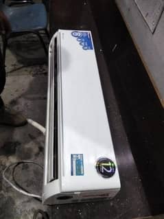 Dawlance 1.5 ton DC inverter heat and cool