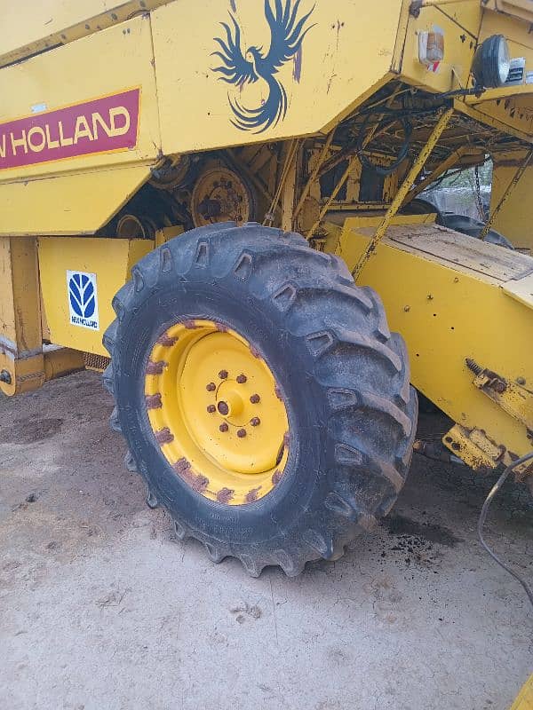 8050 new. holland 82 model good condition  neat and clean 5