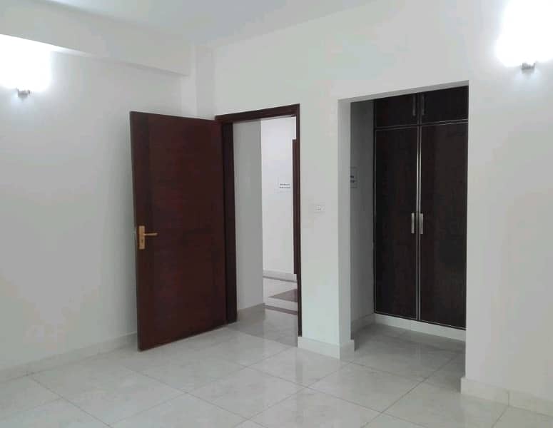 Idyllic Flat Available In Askari 11 - Sector B For rent 7