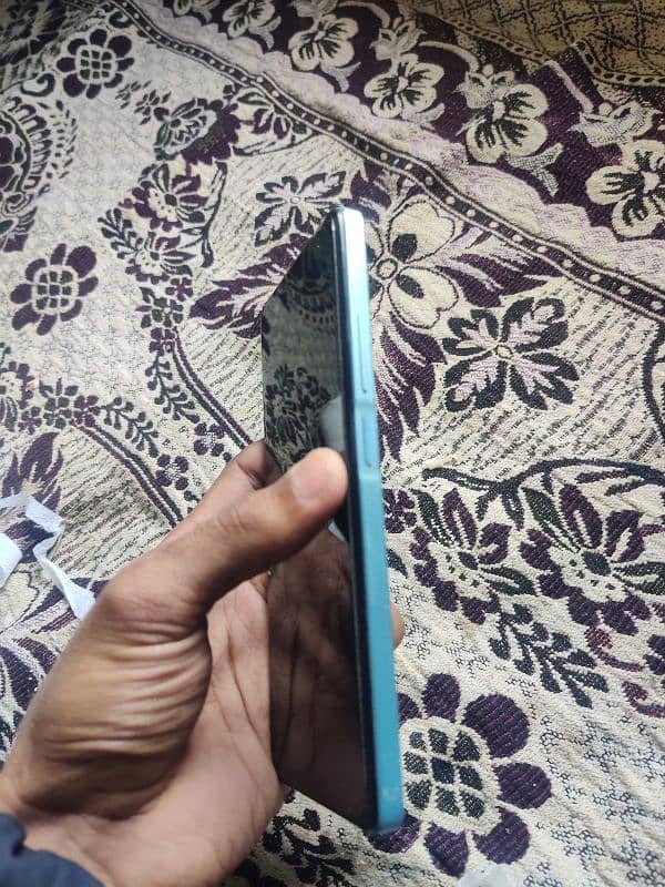 Infinix hot 30.8/128 6