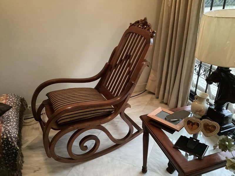 Solid wood vintage rocking chair 1