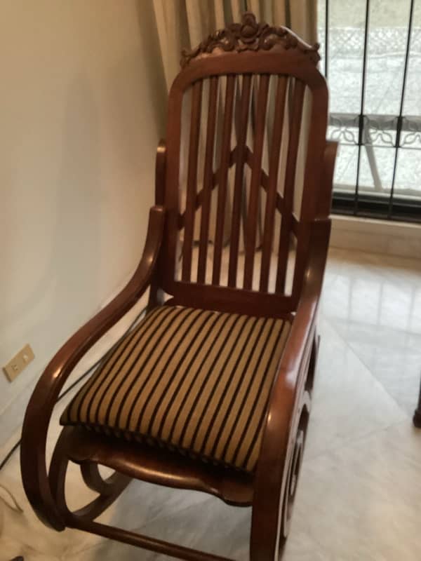 Solid wood vintage rocking chair 2